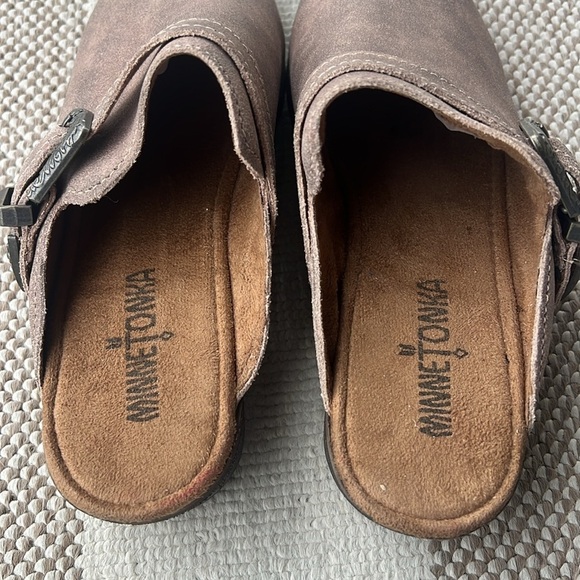 Minnetonka Women's Billie Leather Slip-On Mules Marbled Brown Western Buckle 7 - Picture 5 of 10